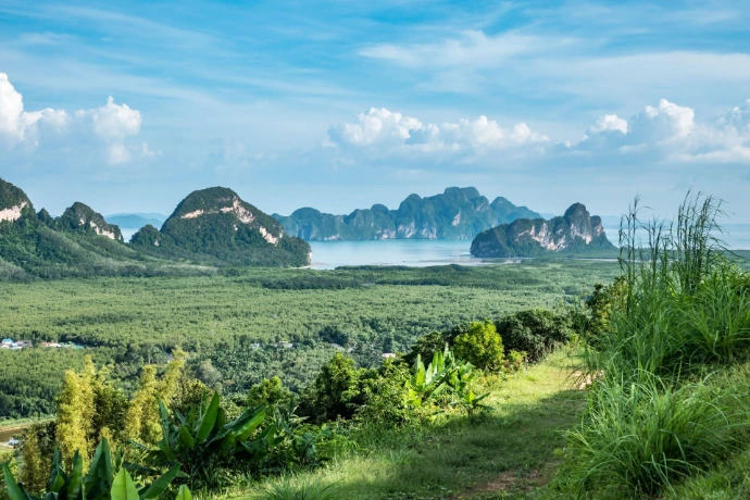 Travel around the world with stablecoin
